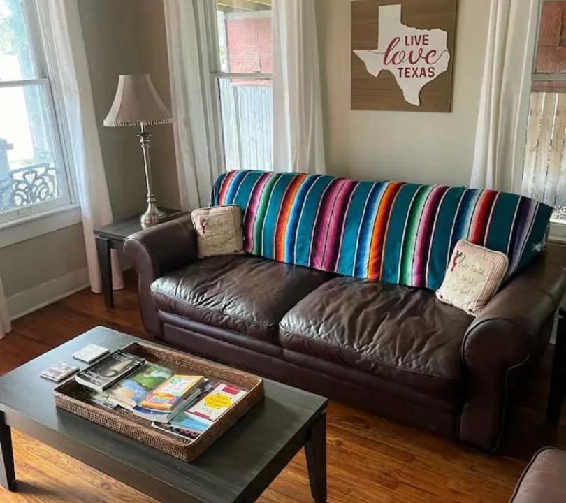 Photo of Livingroom in Five Points
