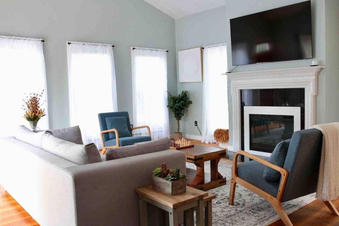 Photo of Others in Hudson