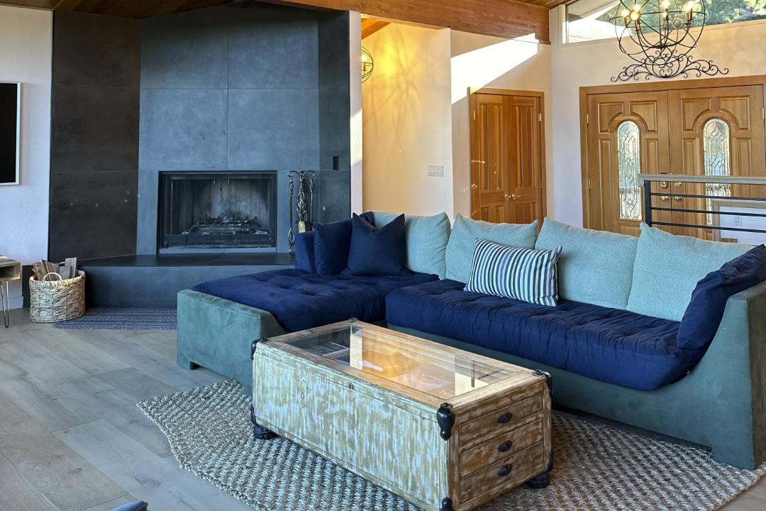Photo of Livingroom in Round Hill Village