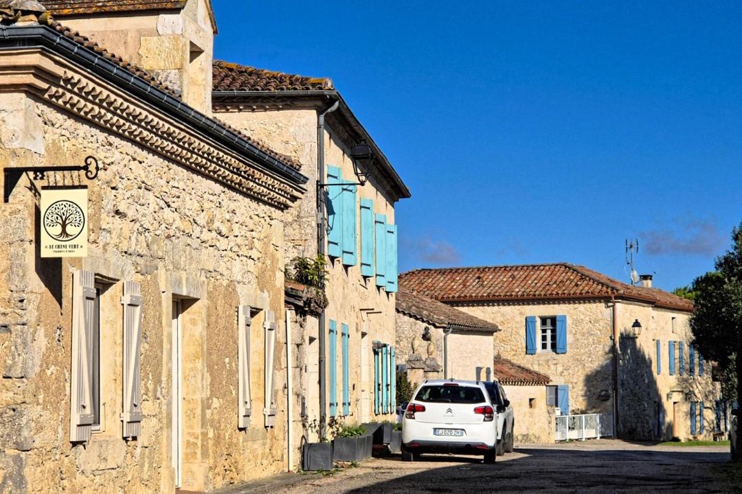 Photo of Buildings in Magnas