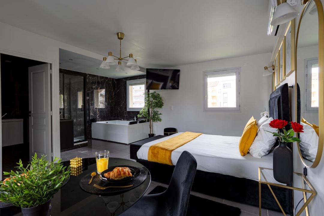 Photo of Others in Plessis-le-Roi