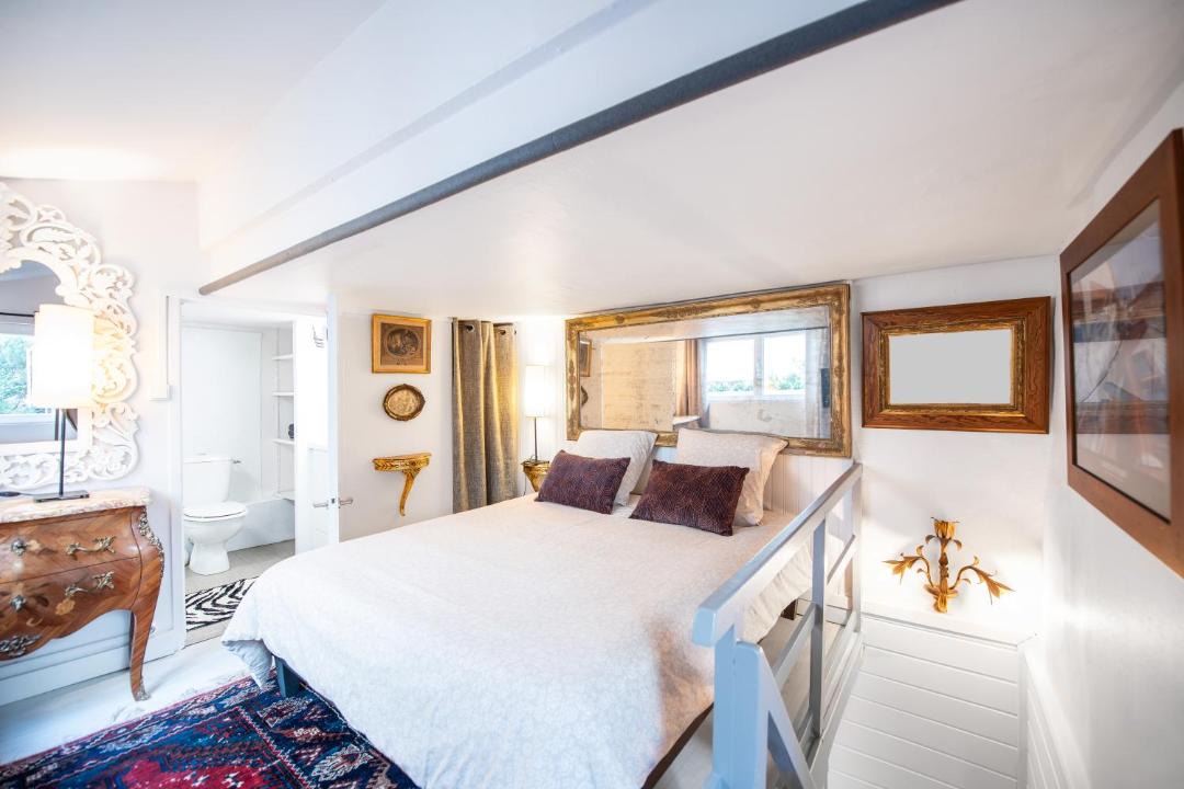 Photo of Bedroom in Moliere - Edgard Quinet