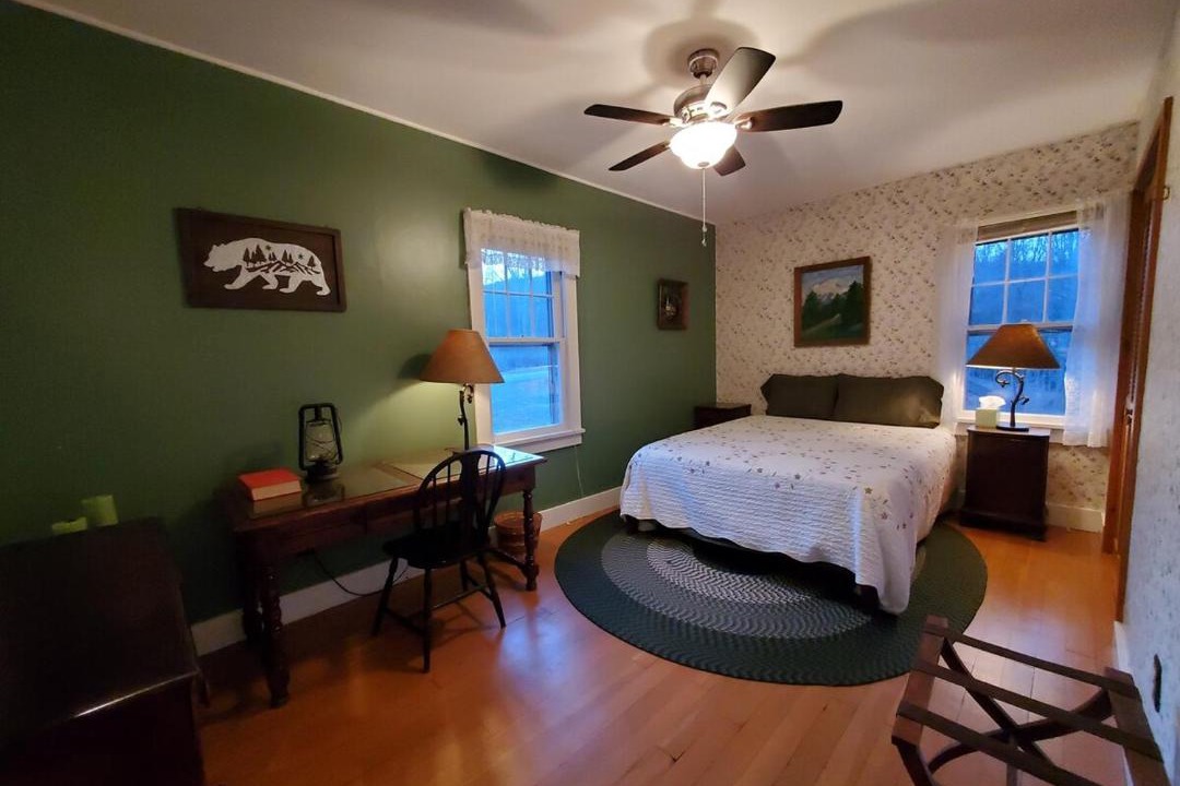 Photo of Bedroom in Roxbury