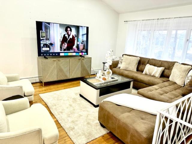 Photo of Livingroom in Baldwin Harbor