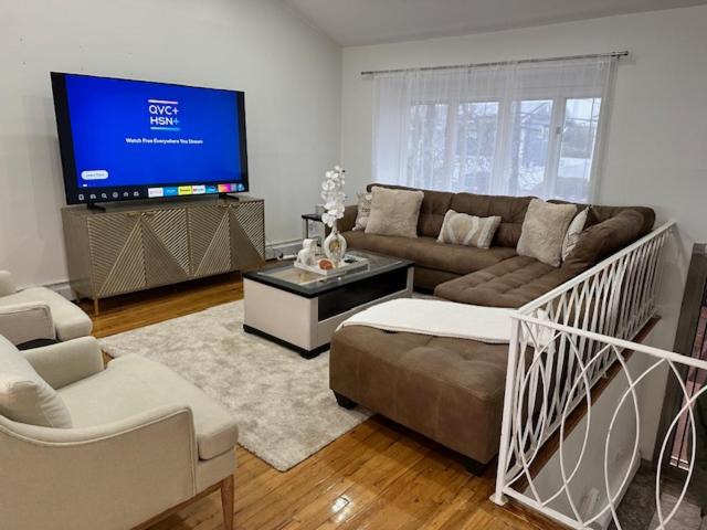 Photo of Livingroom in Baldwin Harbor