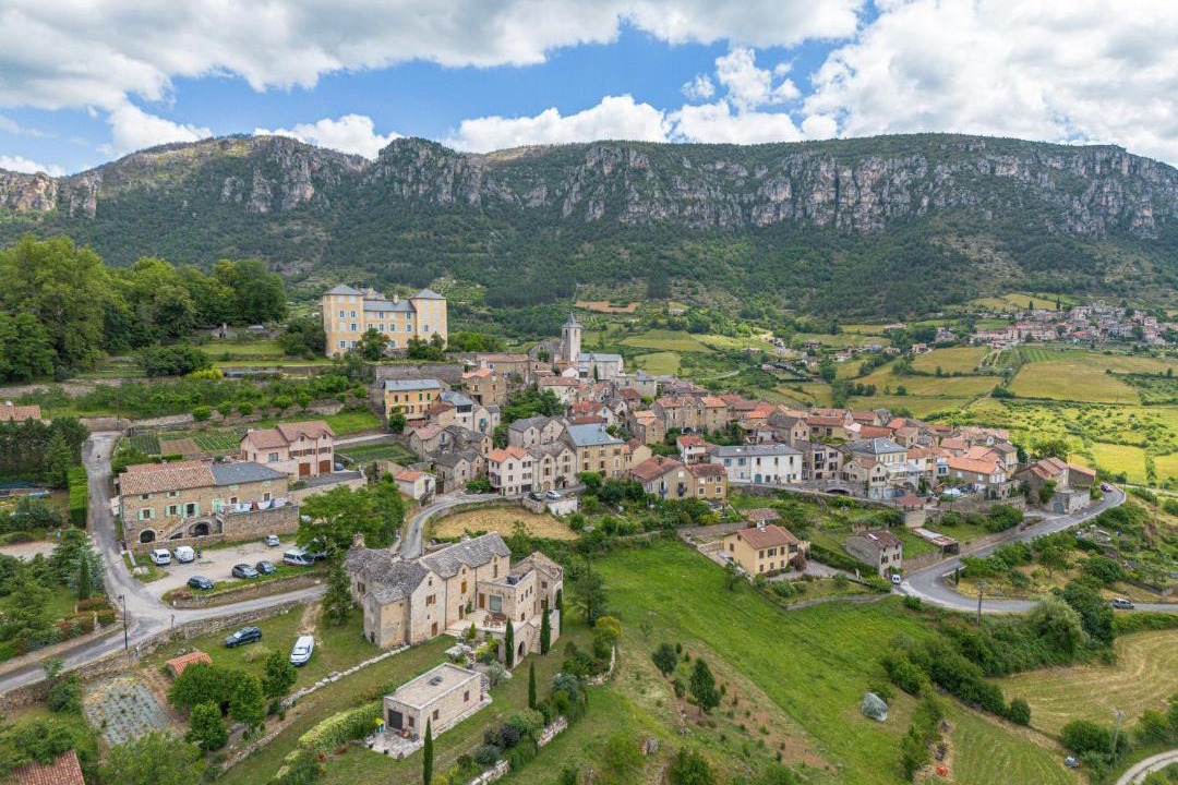 Photo of Others in Mostuejouls