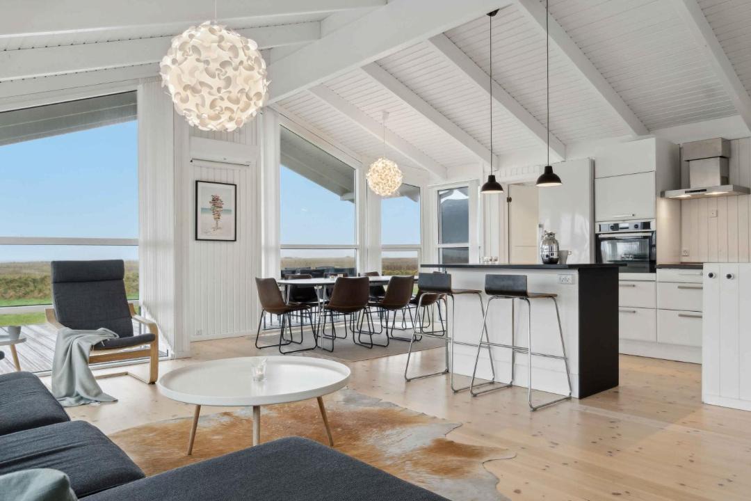 Photo of Others in Bronde