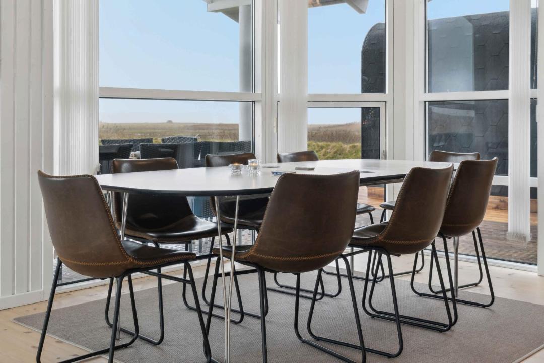 Photo of Others in Bronde