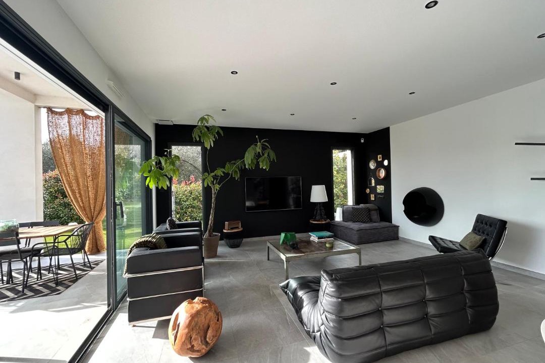 Photo of Others in Ales