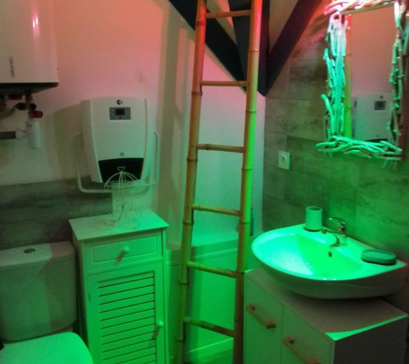 Photo of Bathroom in Vergoignan