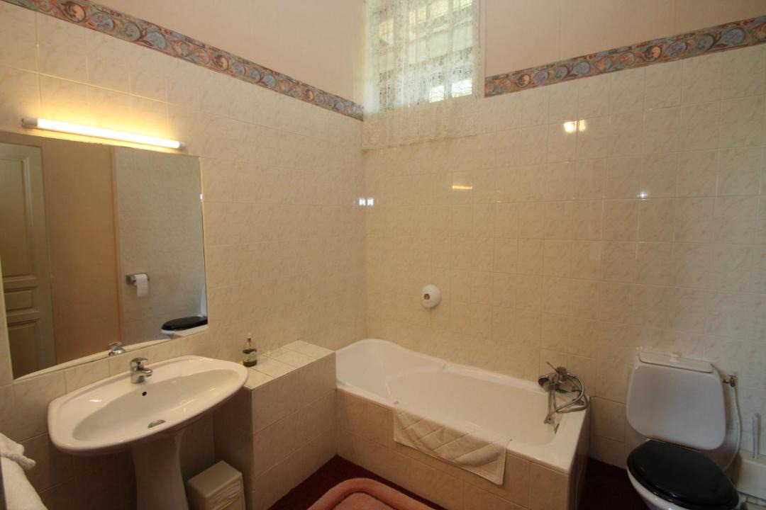 Photo of Bathroom in Vouilly