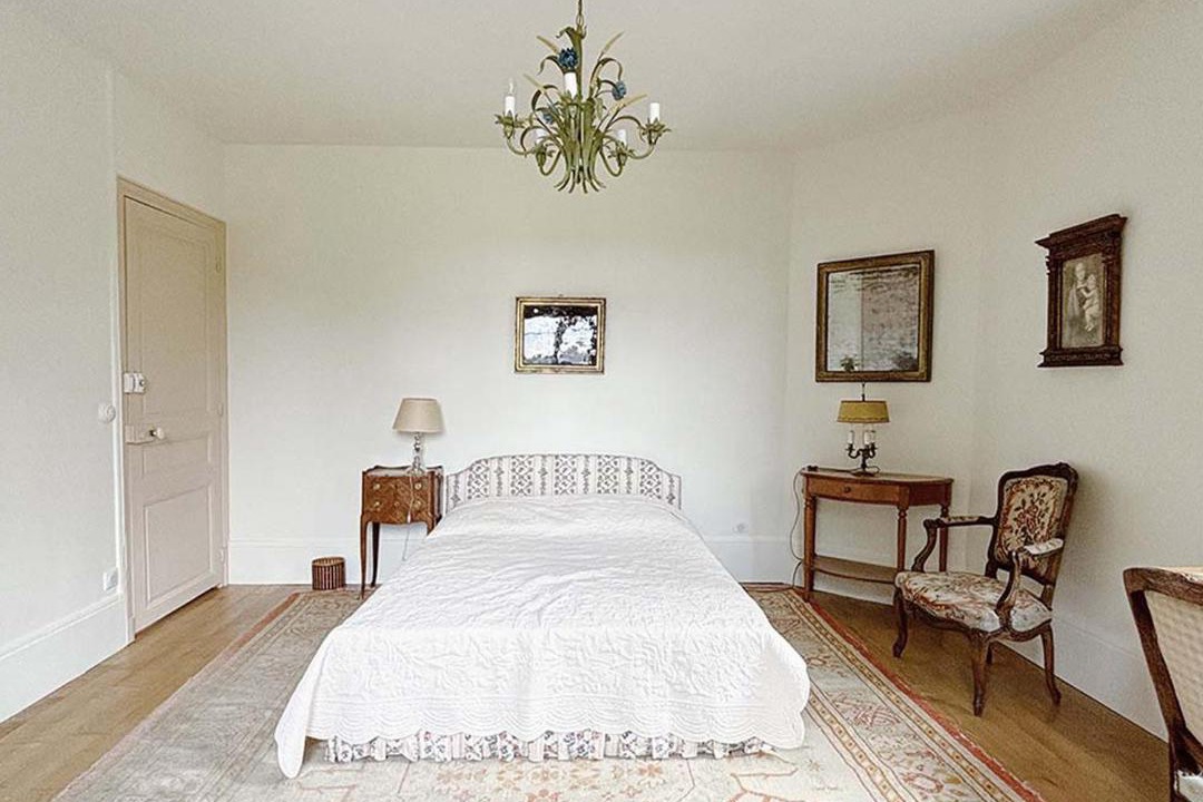 Photo of Bedroom in Vaugrigneuse