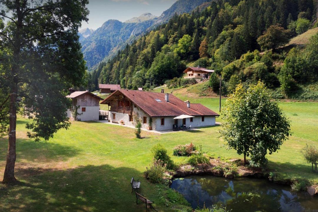 Photo of Others in Thones