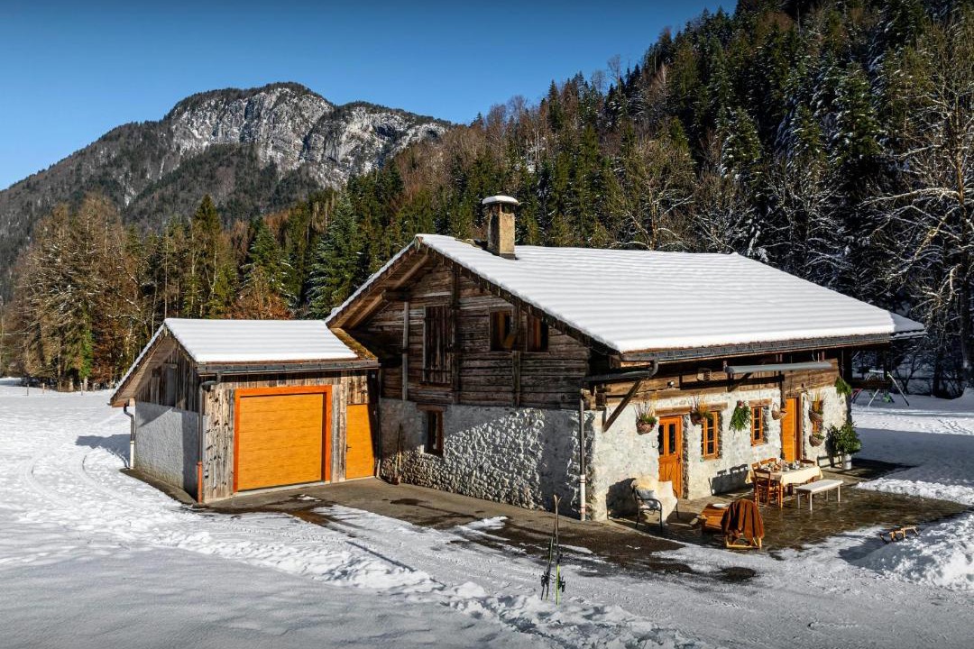 Photo of Others in Thones