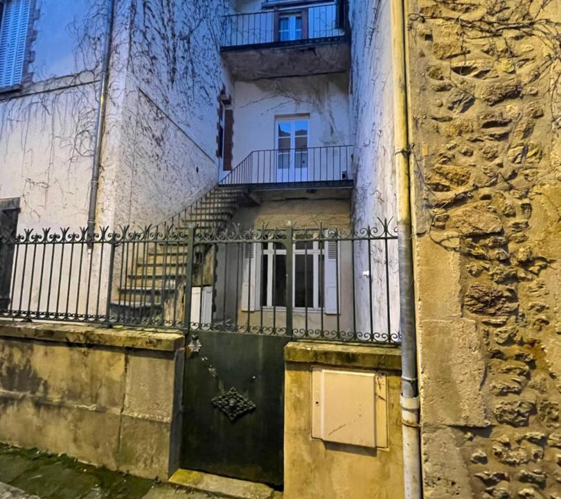 Photo of Buildings in Avallon