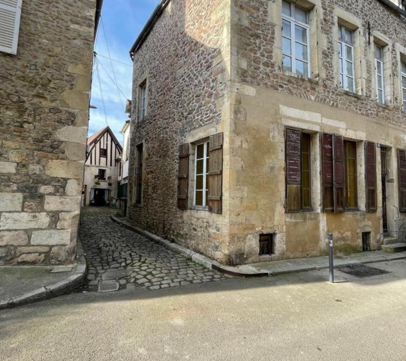 Photo of Buildings in Avallon