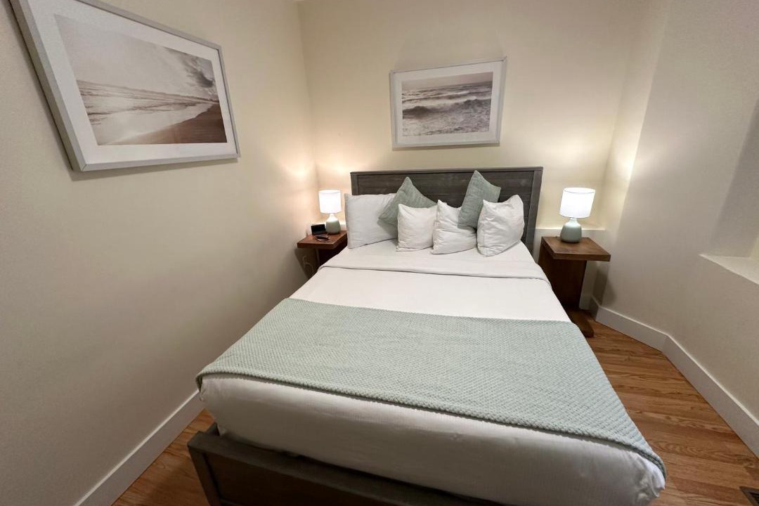 Photo of Bedroom in Off Broadway