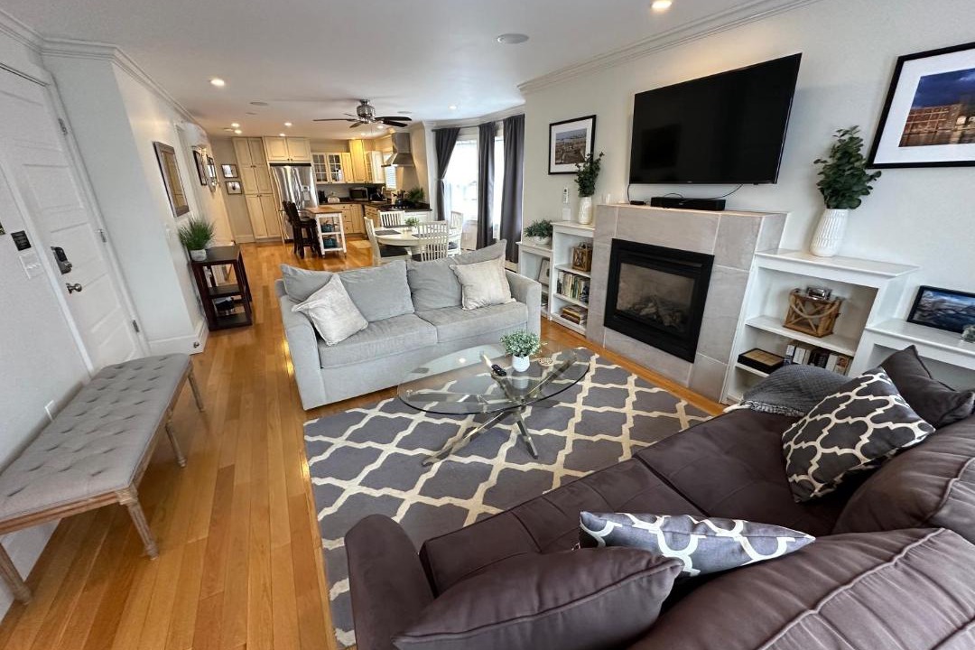 Photo of Livingroom in Off Broadway