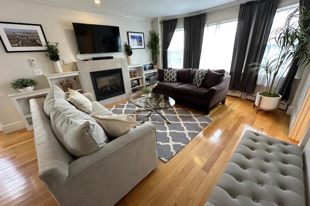 Photo of Livingroom in Off Broadway