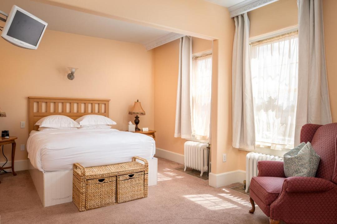 Photo of Bedroom in Condon