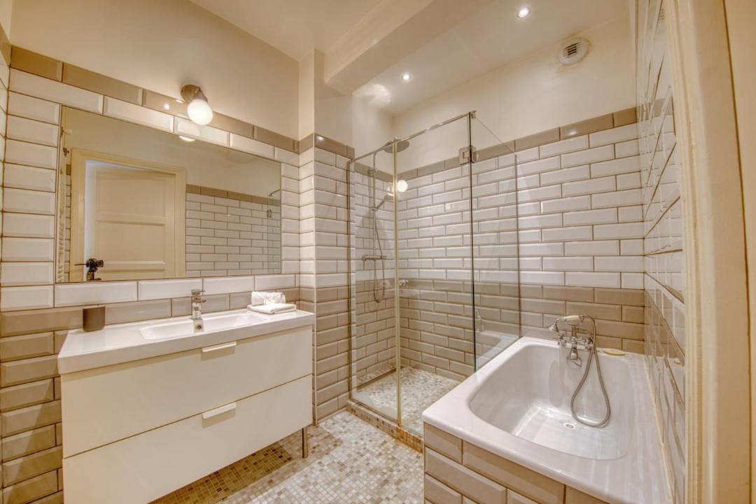 Photo of Bathroom in Reims City Centre