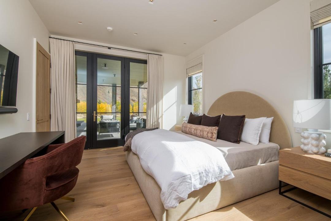 Photo of Bedroom in Hulen Meadows