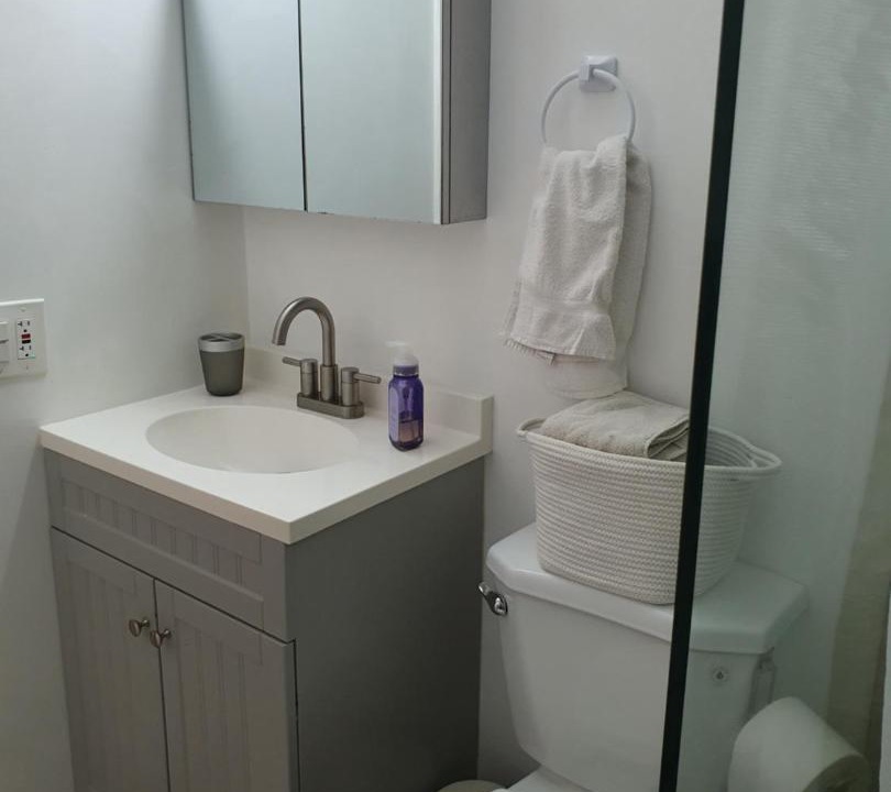 Photo of Bathroom in Central Oakland Park