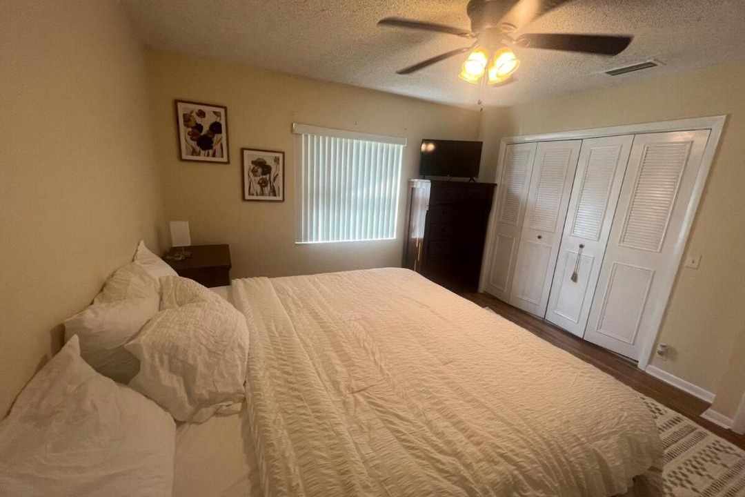 Photo of Bedroom in Cypress Gardens
