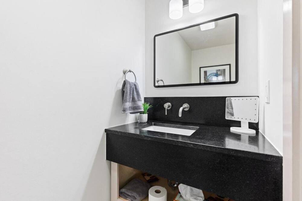 Photo of Bathroom in Babe Denny