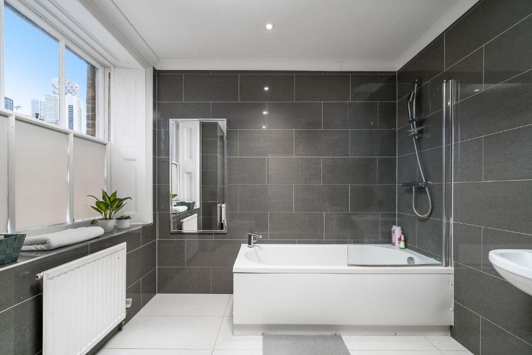 Photo of Bathroom in Canary Wharf