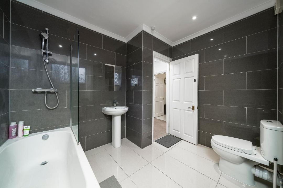 Photo of Bathroom in Canary Wharf