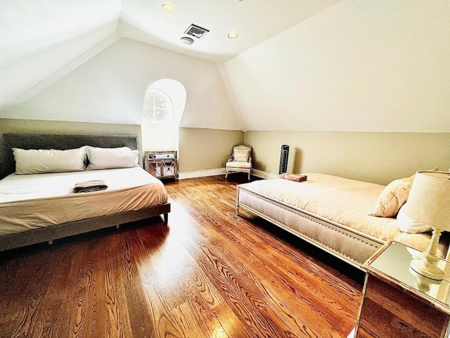 Photo of Others in Middle Hope