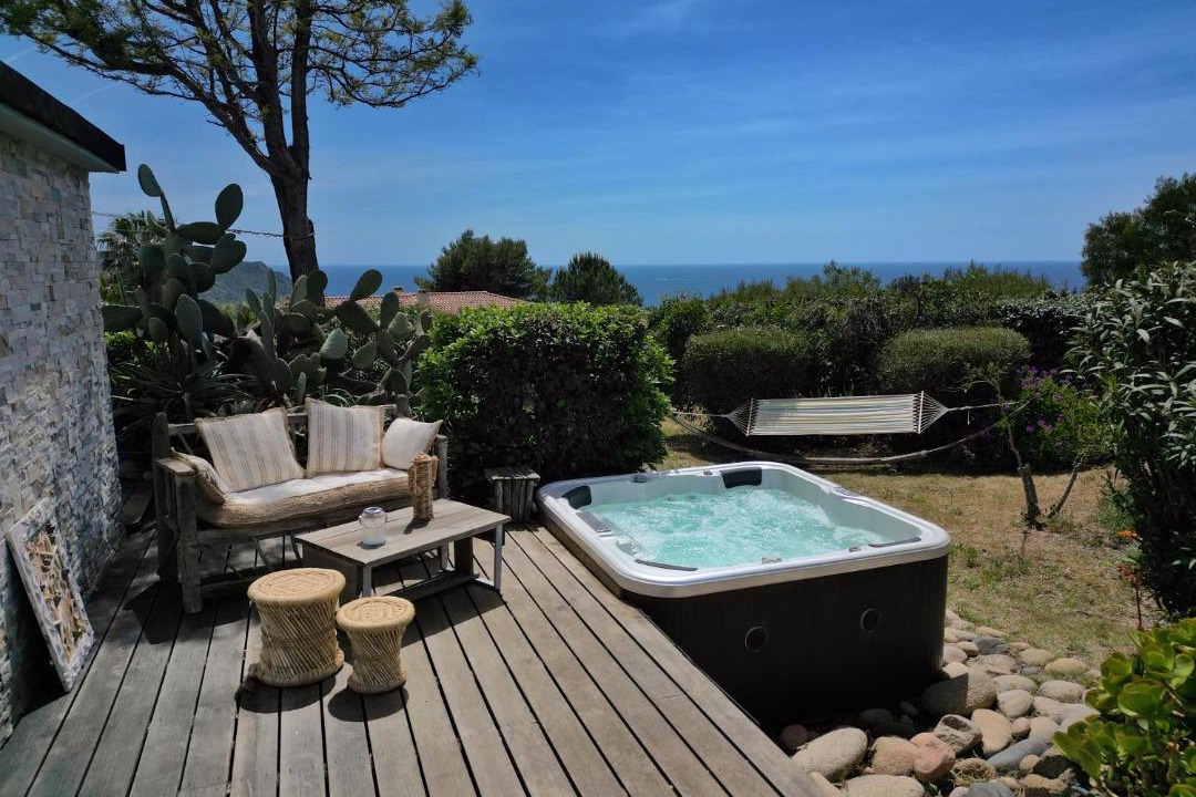 Photo of Others in Coti-Chiavari