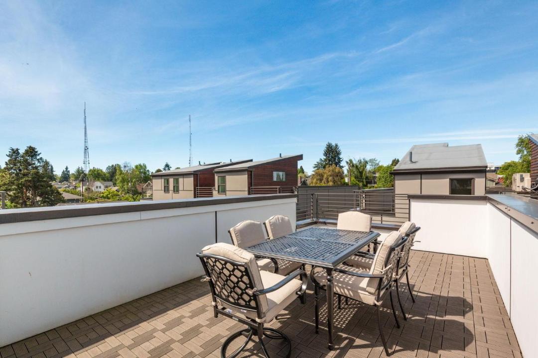 Photo of Others in East Queen Anne