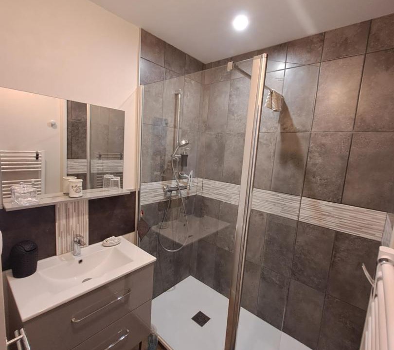 Photo of Bathroom in Mont-Saint-Aignan