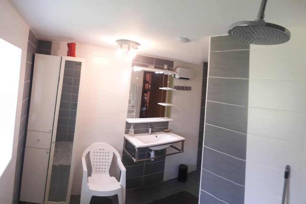 Photo of Bathroom in Archigny