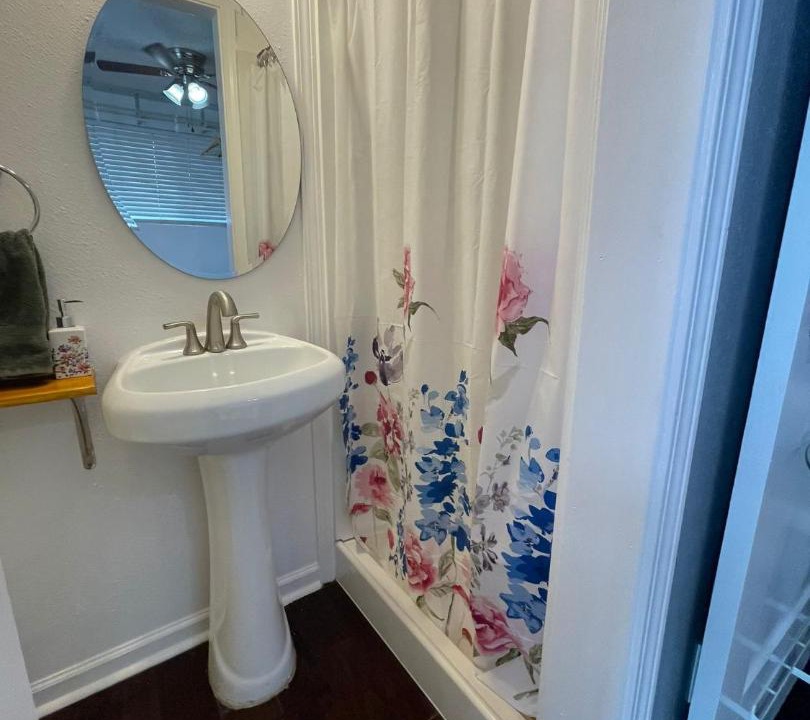 Photo of Bathroom in Kenner - Louis Armstrong International Airport