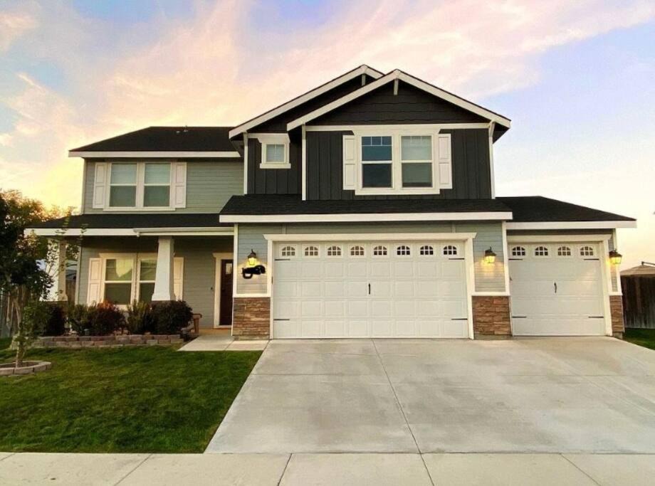 Photo of Others in Star