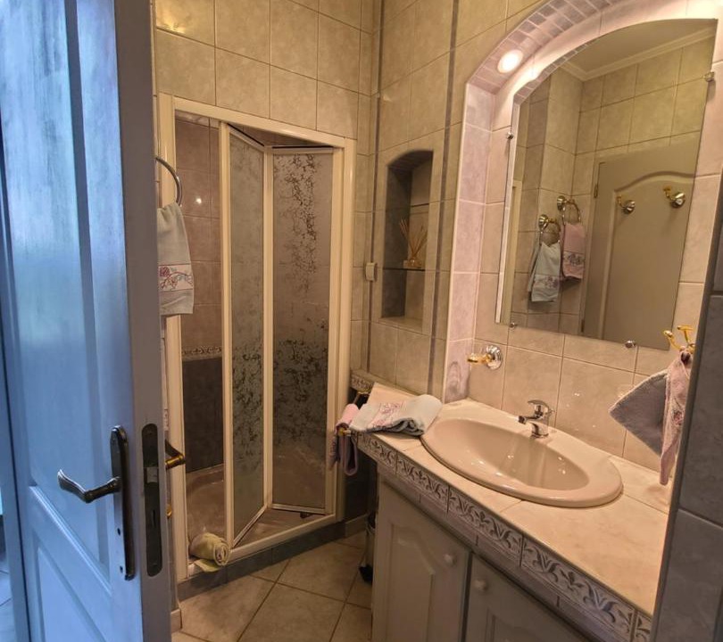 Photo of Bathroom in Noailles