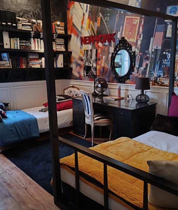 Photo of Others in Pons