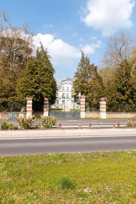 Photo of Others in Sainte-Genevieve-des-Bois