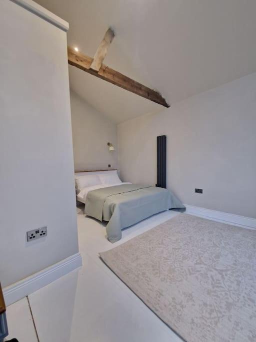 Photo of Others in Heath and Reach