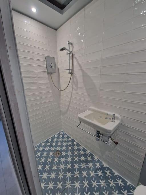 Photo of Others in Heath and Reach