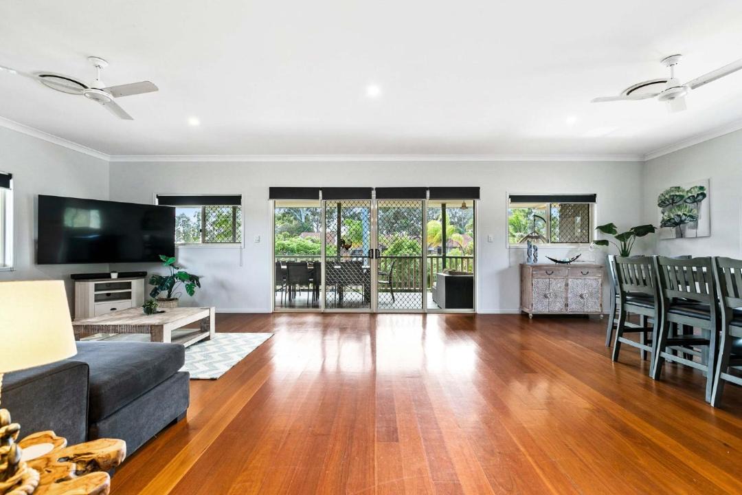 Photo of Others in Traviston