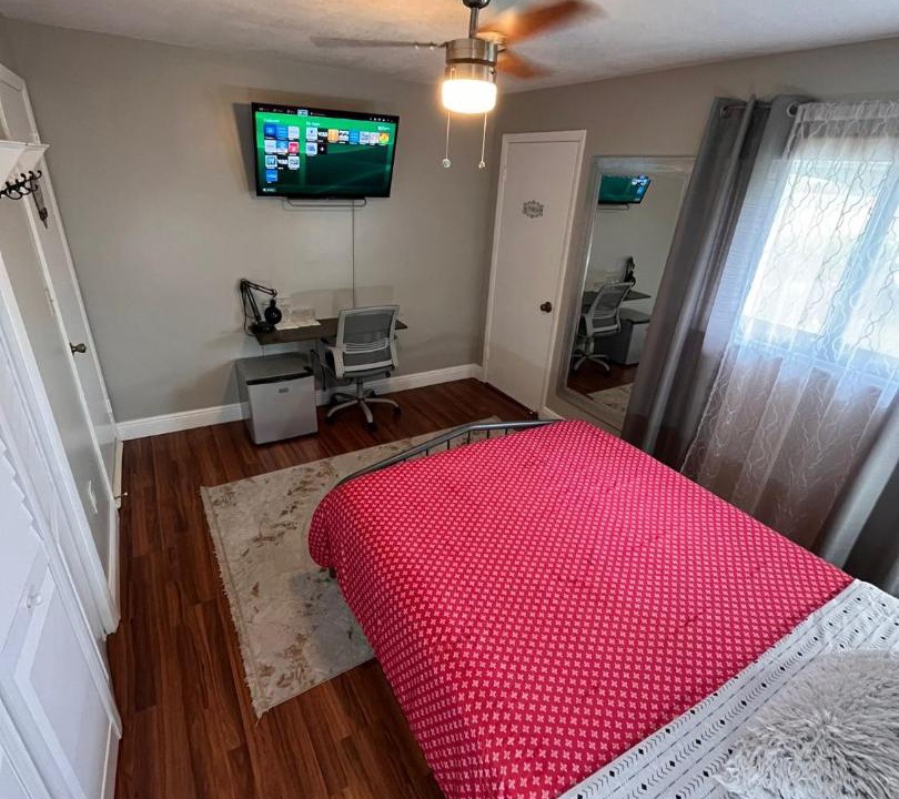 Photo of Bedroom in Ludlam