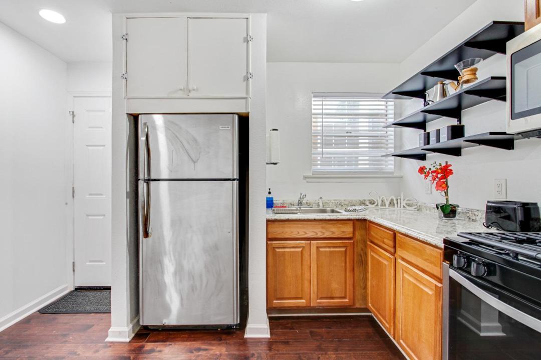 Photo of Kitchen in Kenner - Louis Armstrong International Airport