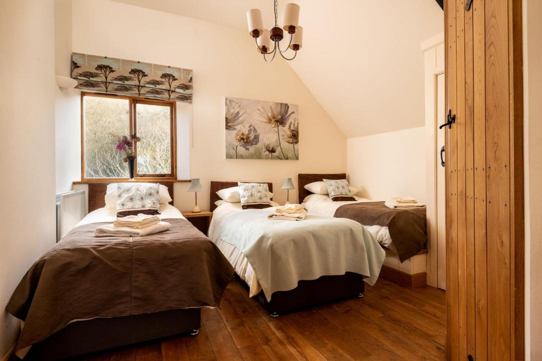 Photo of Others in Hope Bowdler