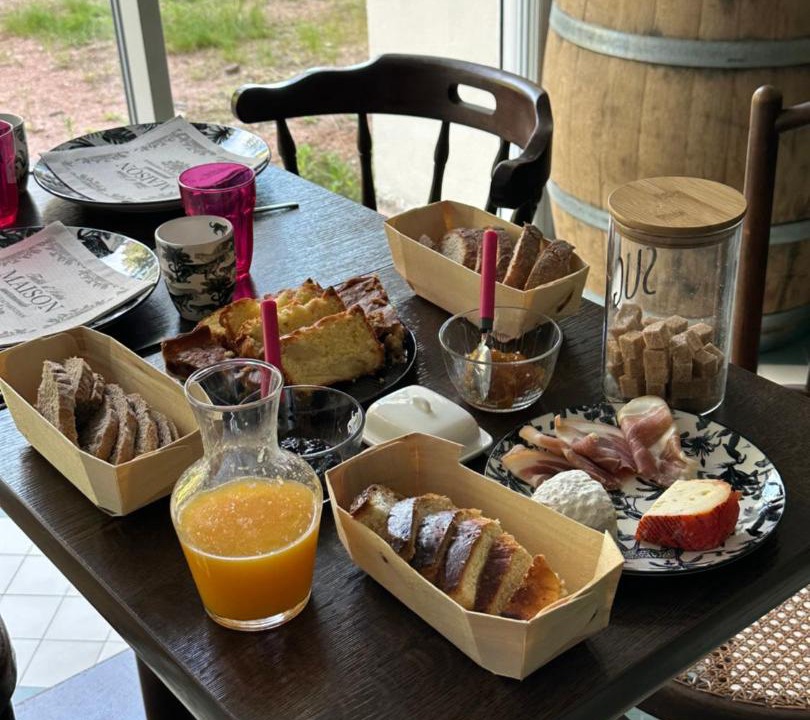 Photo of Others in Busset