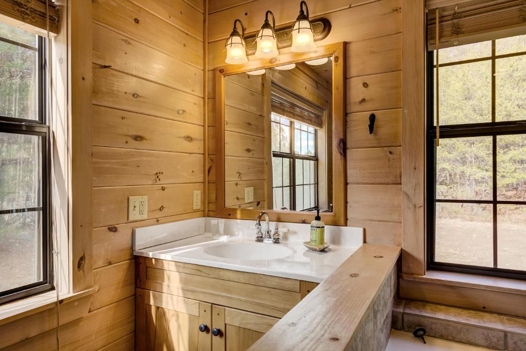 Photo of Bathroom in McCaysville