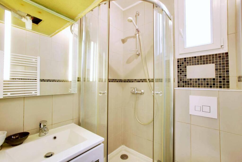 Photo of Bathroom in Puteaux